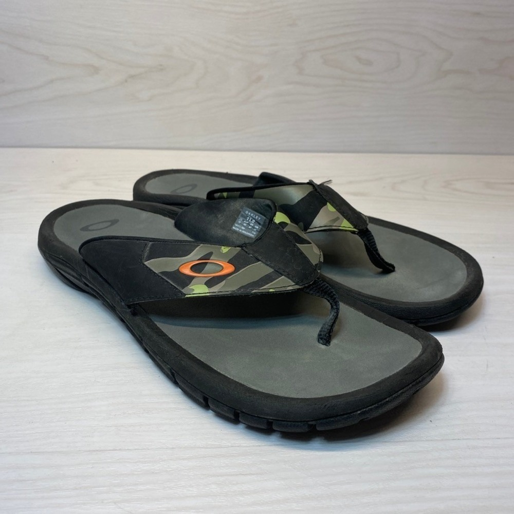 Oakley Mens 11 Flip Flop Sandals Camo Black Orange 10171-799 Sporty Thong Beach